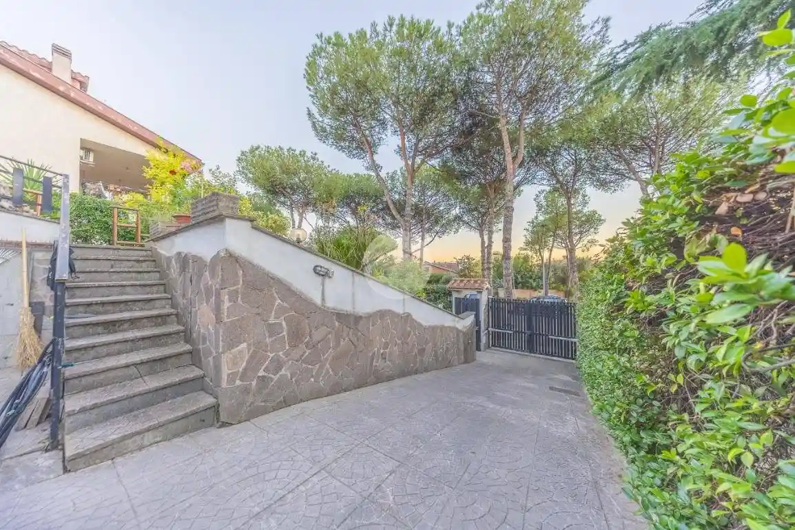 Villa bifamiliare via Monte Nevoso 55, Colleverde, Guidonia Montecelio - foto 3