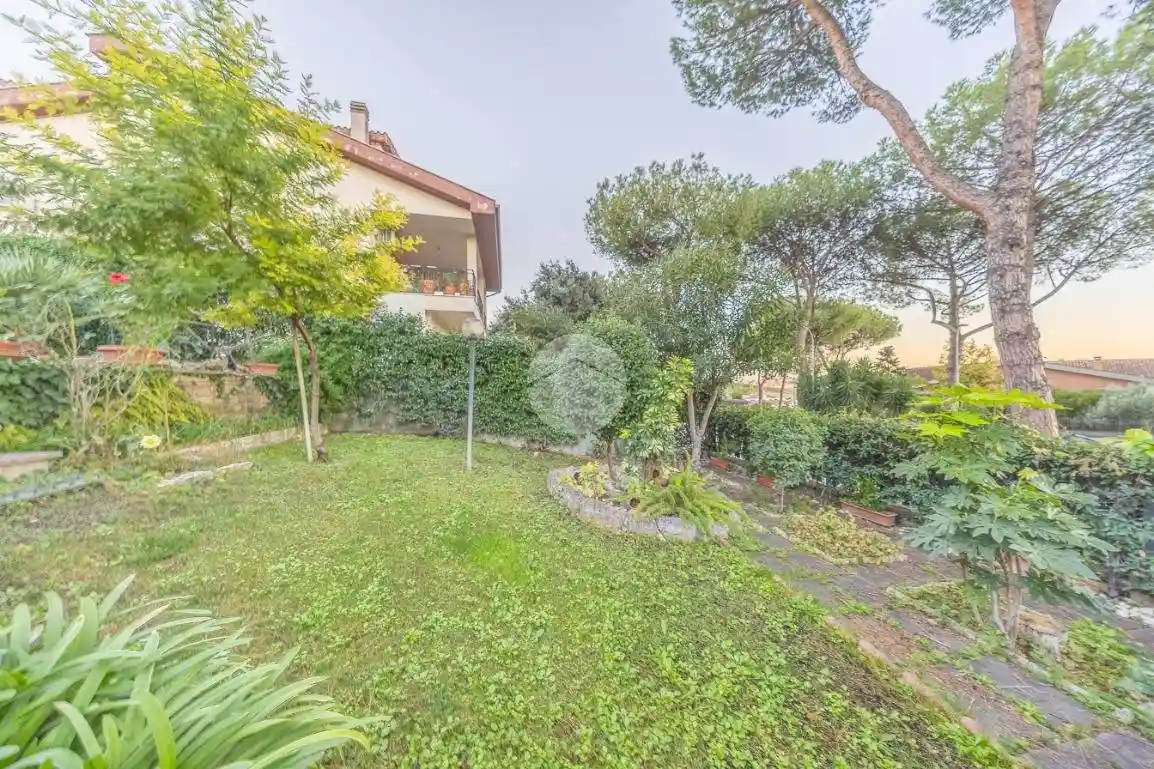 Villa bifamiliare via Monte Nevoso 55, Colleverde, Guidonia Montecelio - foto 5