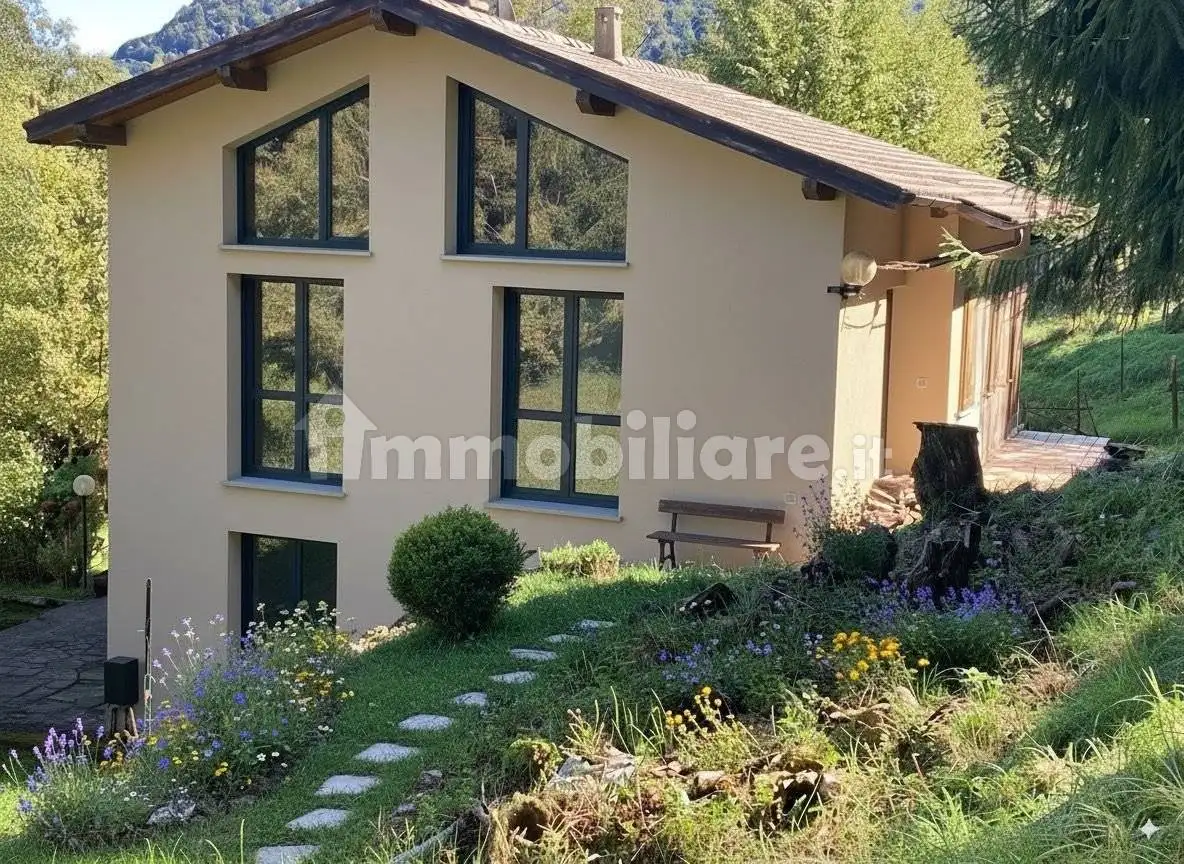 Villa in vendita a Schignano