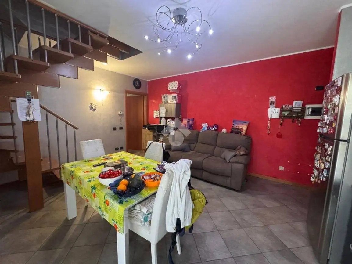 Trilocale via Martiri di Cefalonia 93, Comun Nuovo - foto 2