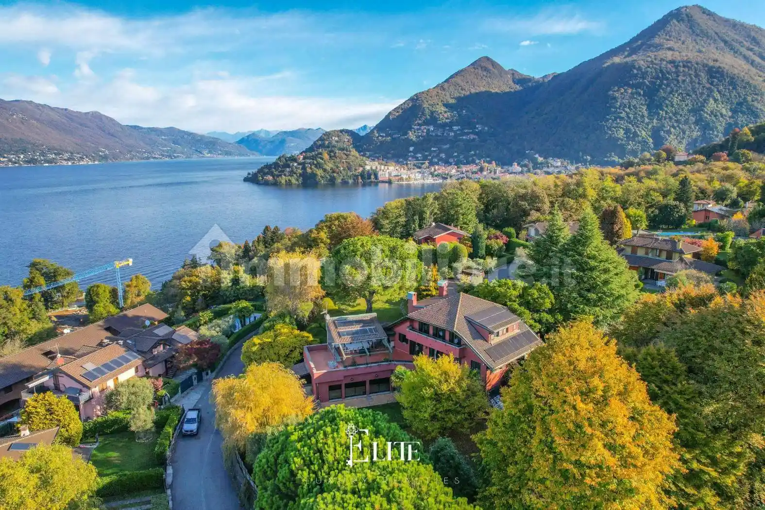 Villa in vendita a Laveno-Mombello