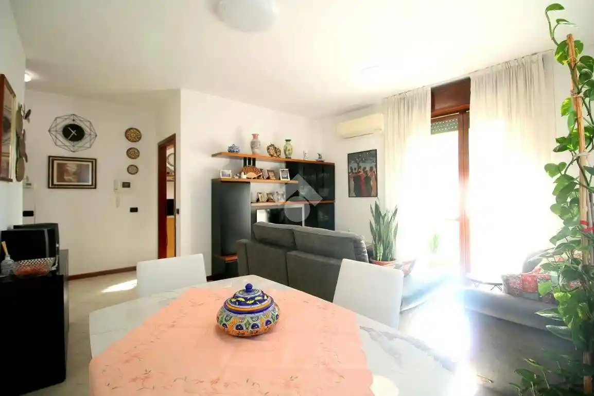 Appartamento in vendita a Caronno Pertusella