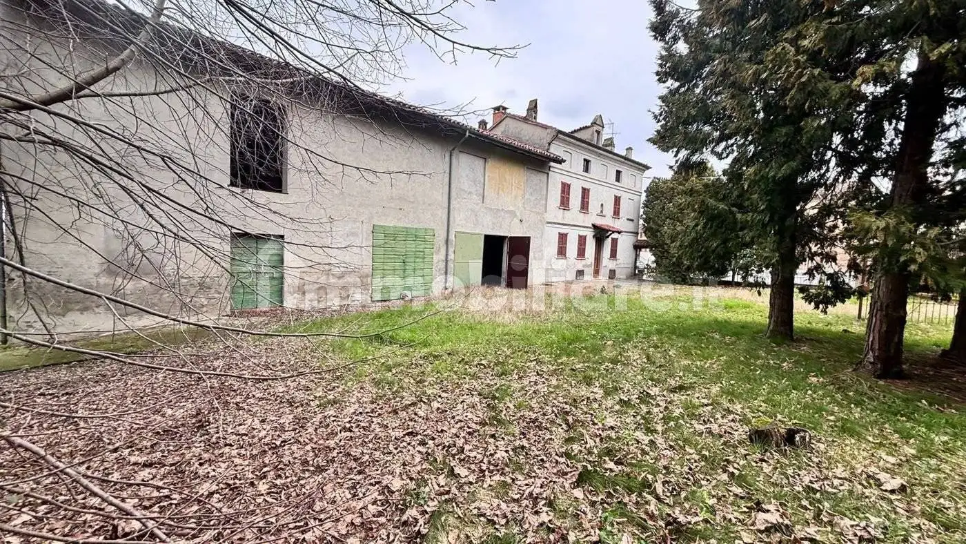 Rustico - Casale in vendita a Zenevredo