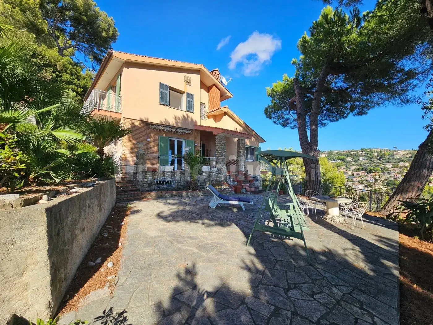 Villa in vendita a Bordighera