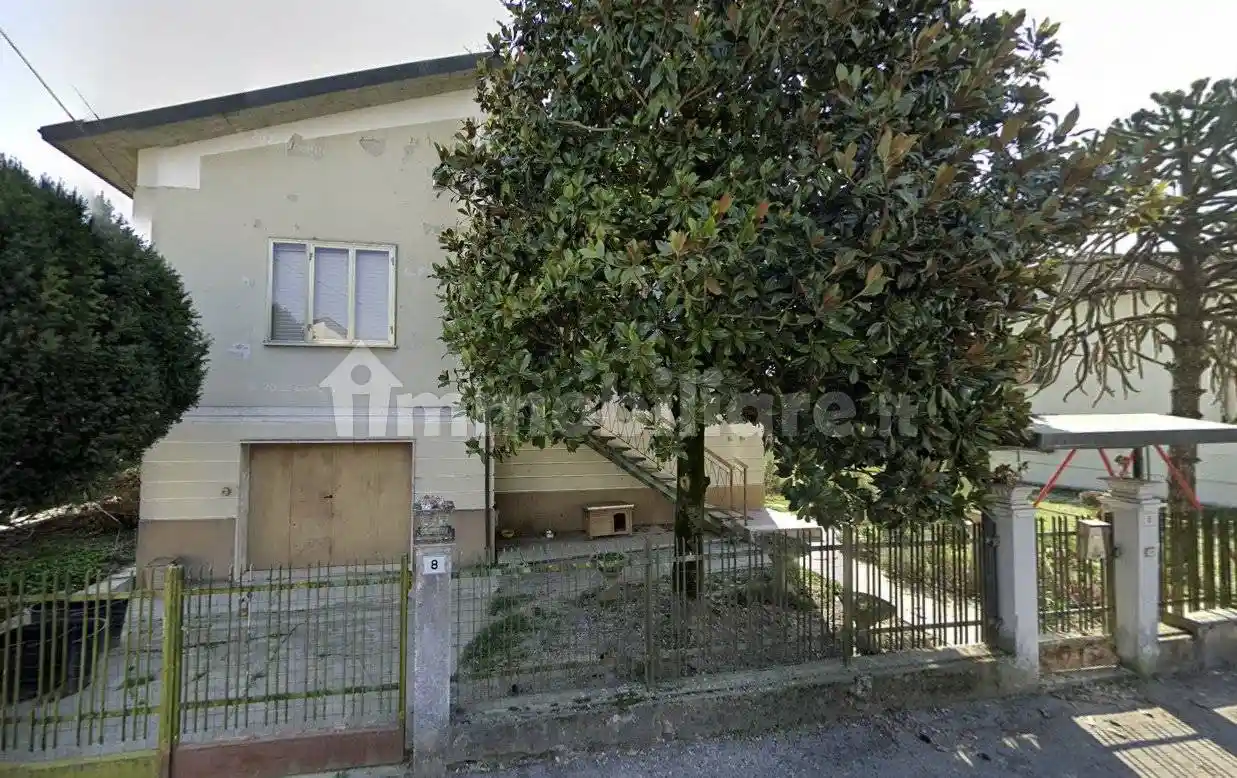 Villa in vendita a Monticelli d'Ongina