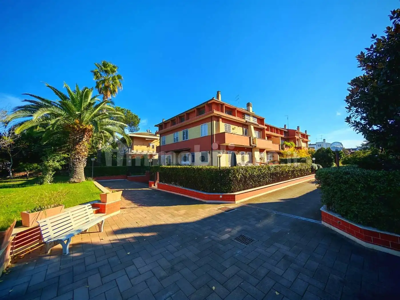 Villa plurifamiliare in vendita a Roma