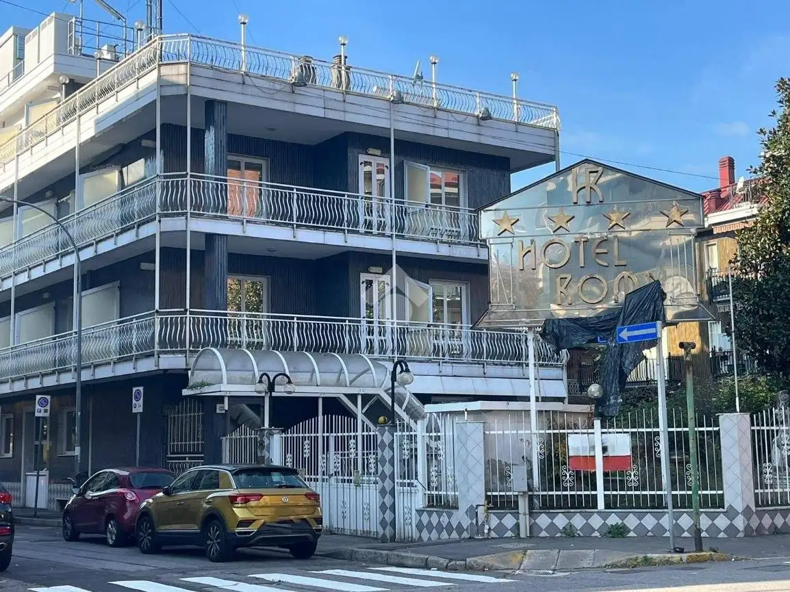 Palazzo - Edificio in affitto a Cesano Boscone