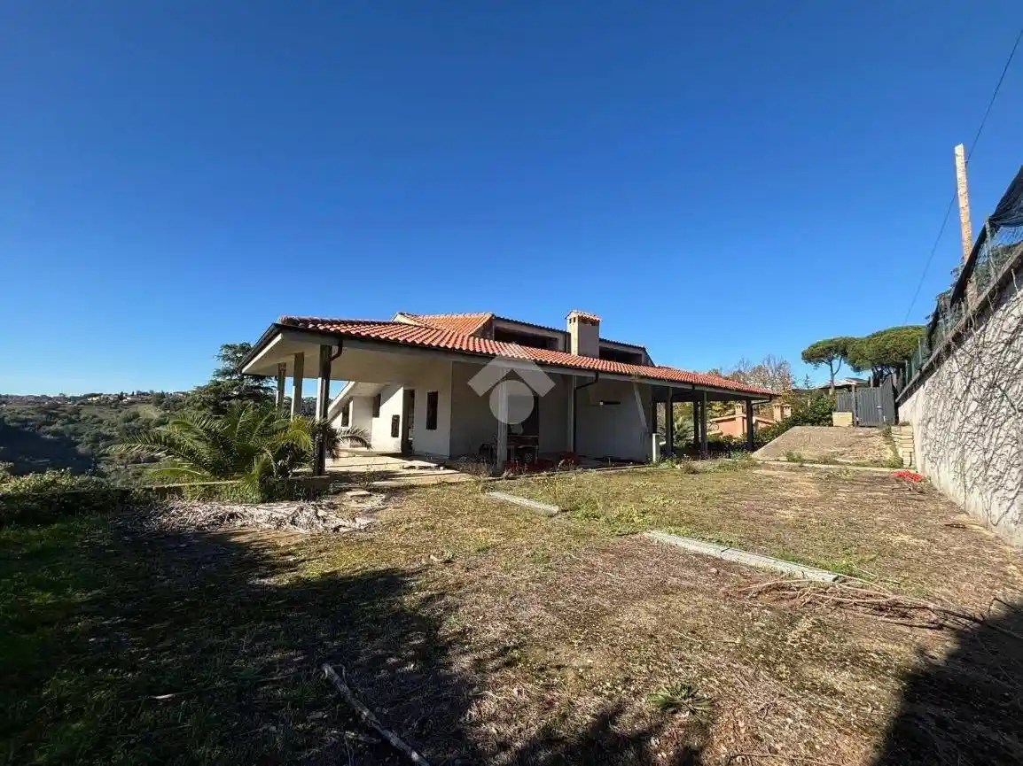 Rustico - Casale in vendita a Castelnuovo di Porto