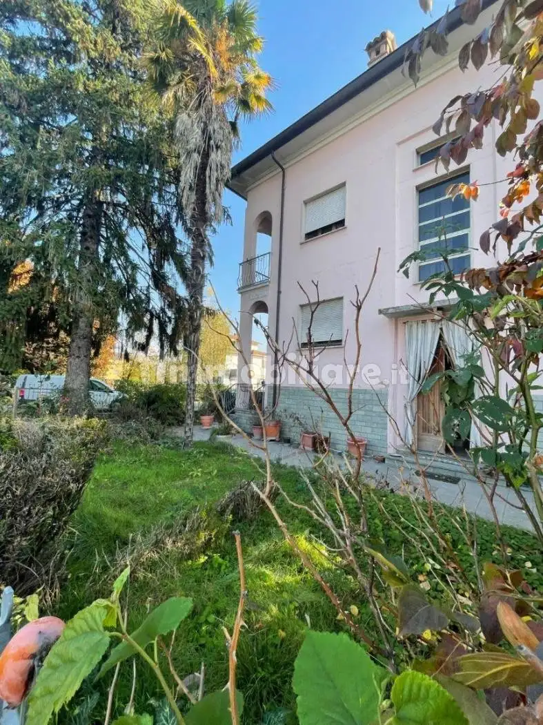 Villa in vendita a Carpaneto Piacentino