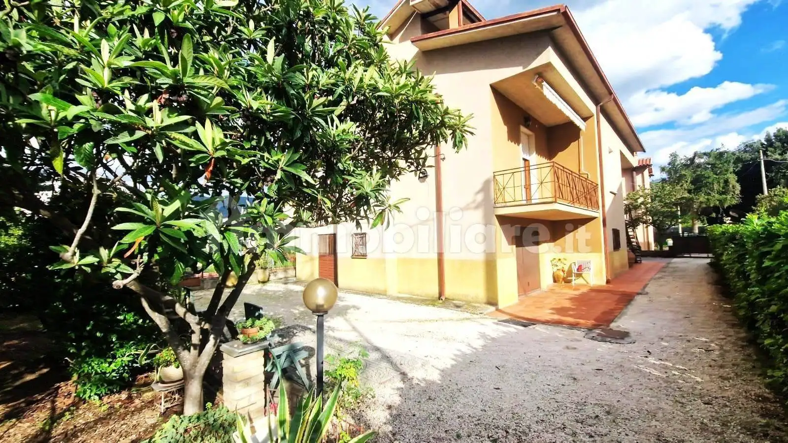 Casa indipendente in vendita a Foligno