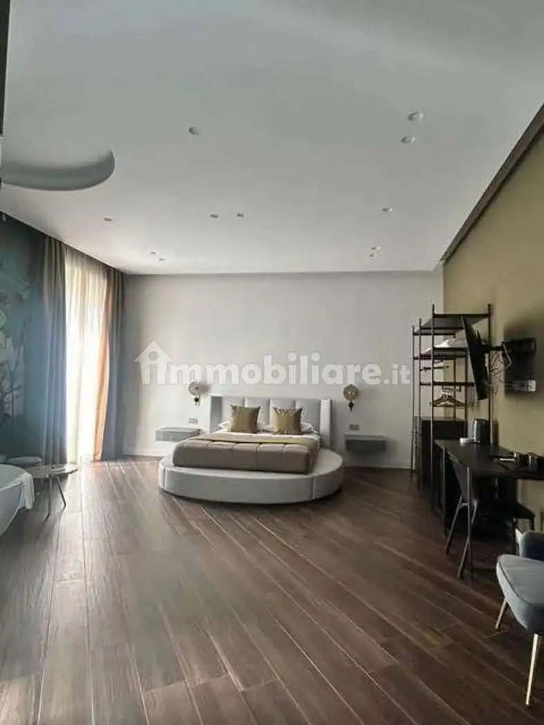 Palazzo - Edificio in affitto a Torre del Greco