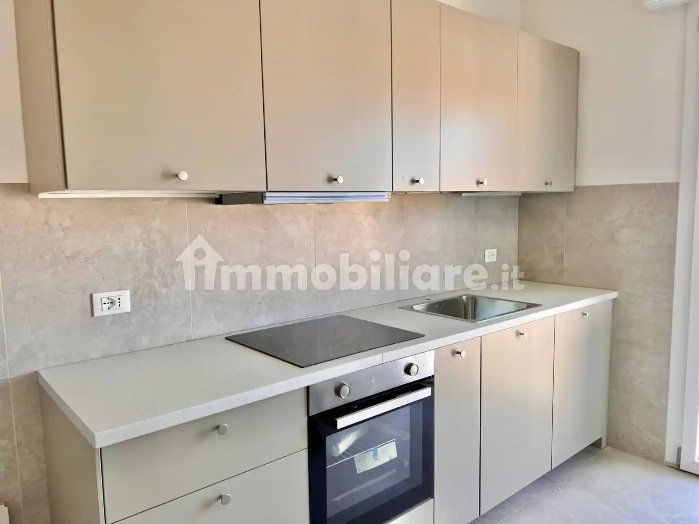 Appartamento sesto piano, Sant'Agnese - Università, Modena - foto 2