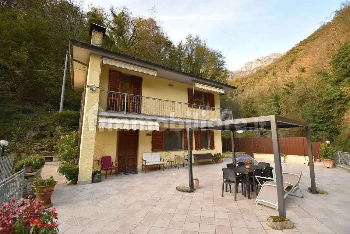 Villa in vendita a Stazzema