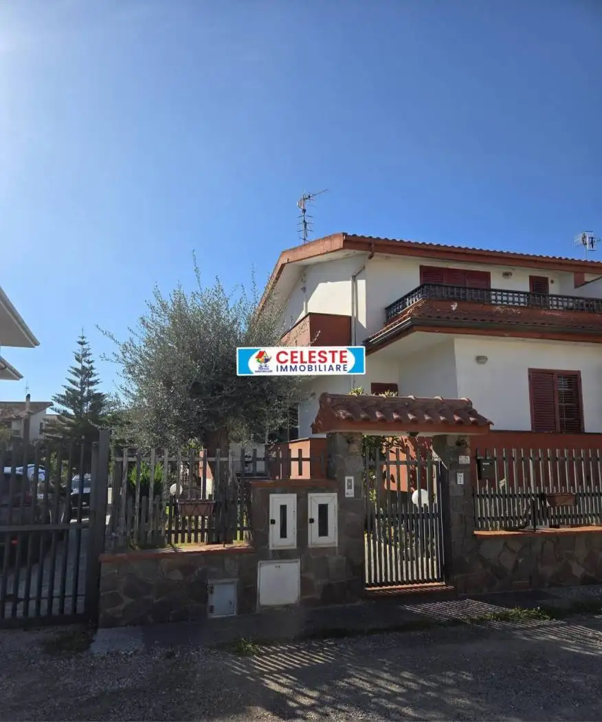 Villetta a schiera in vendita a Cellole