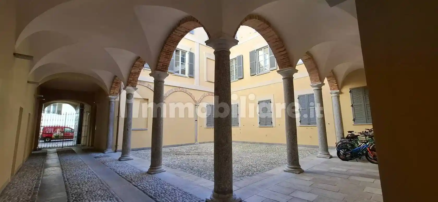 Bilocale via Armando Diaz 62, Centro Storico, Como - foto 2