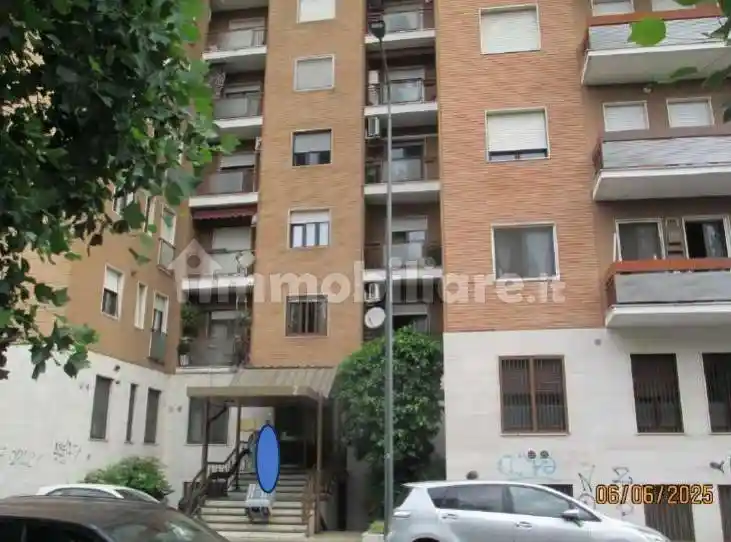 Trilocale via Fiuggi 2, Istria, Milano - foto 3