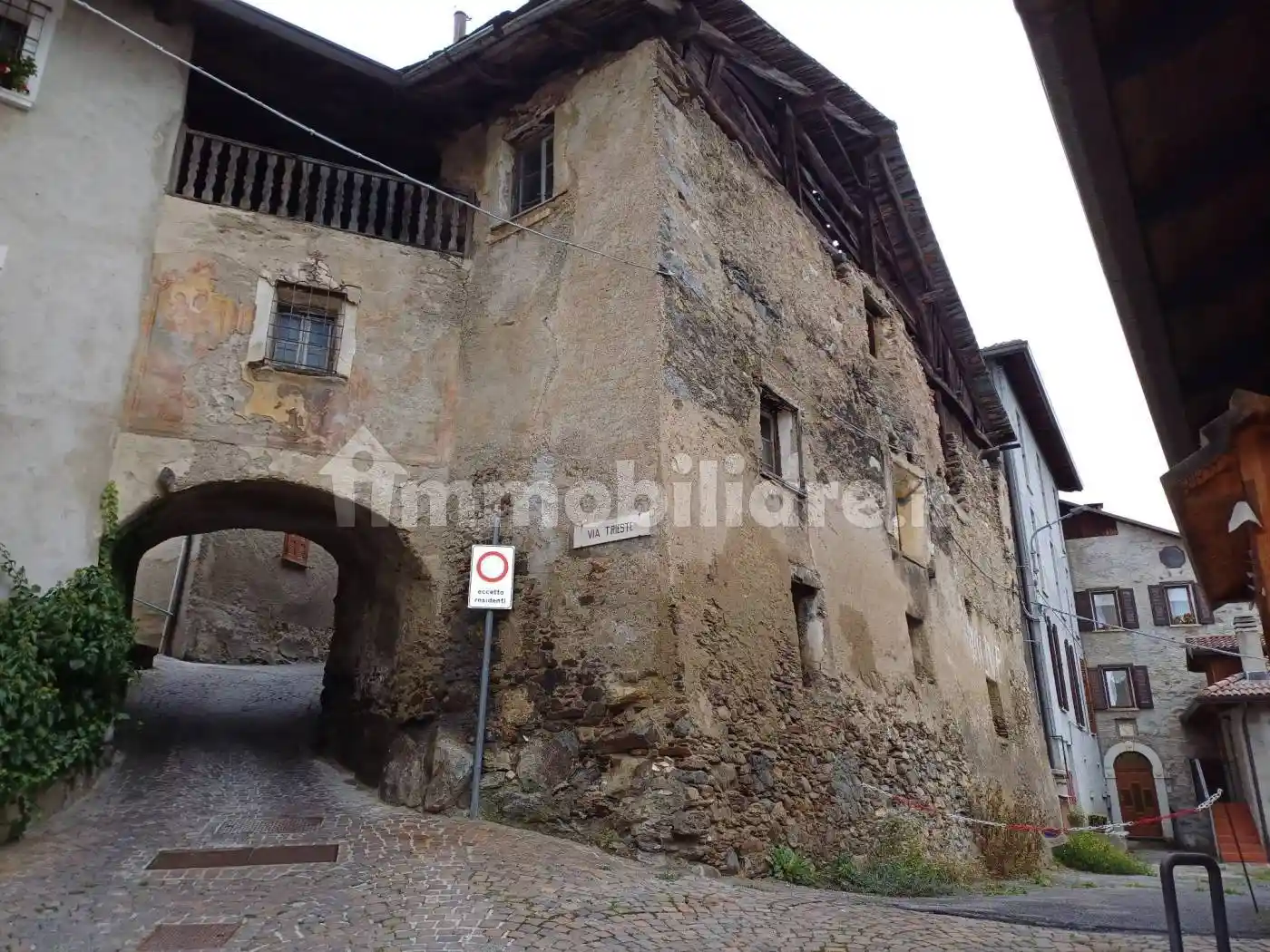 Palazzo - Edificio in vendita a Vione