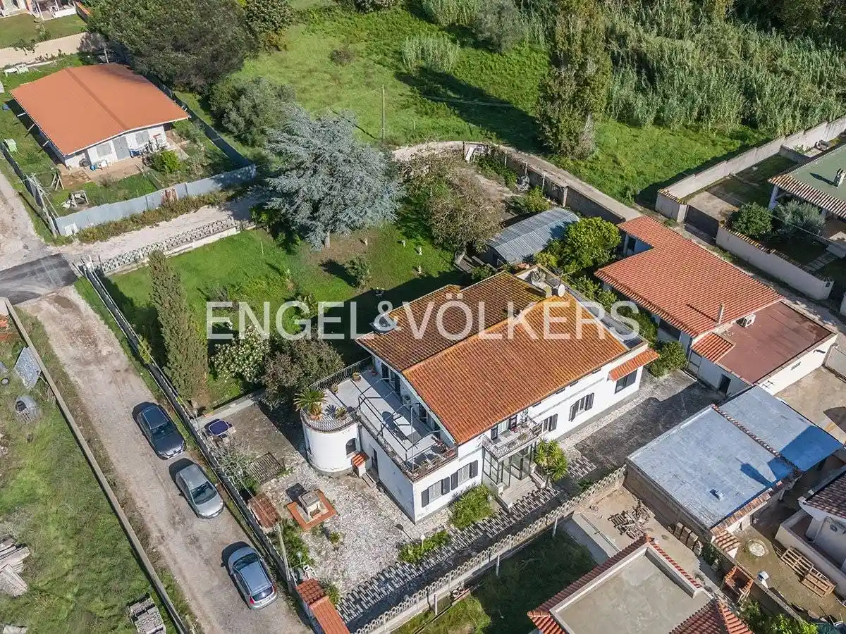 Casa indipendente in vendita a Nettuno