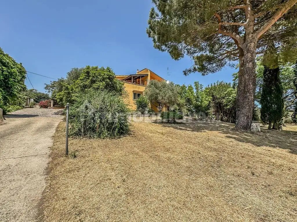 Rustico - Casale in vendita a Roma