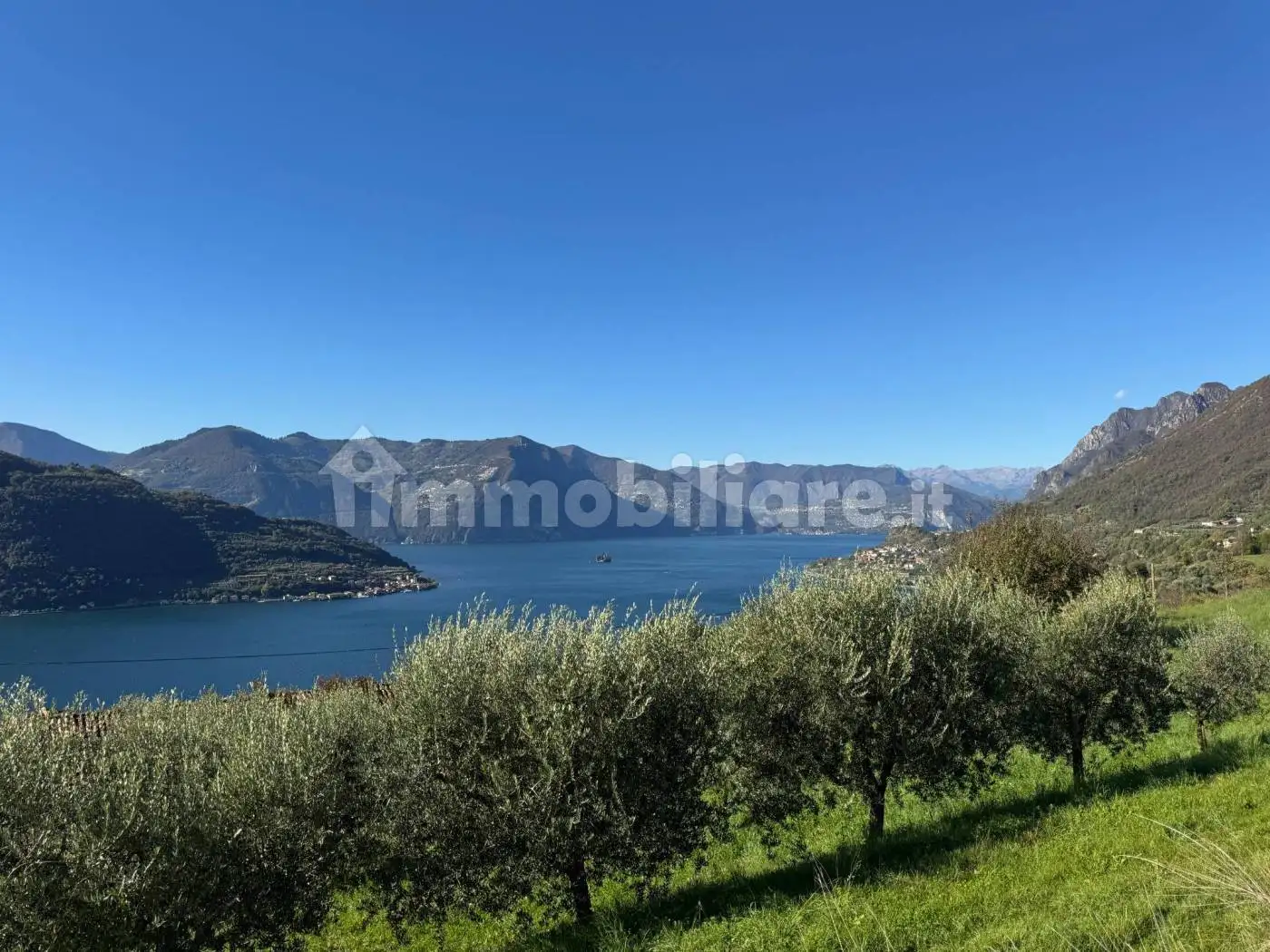 Villa in vendita a Sale Marasino