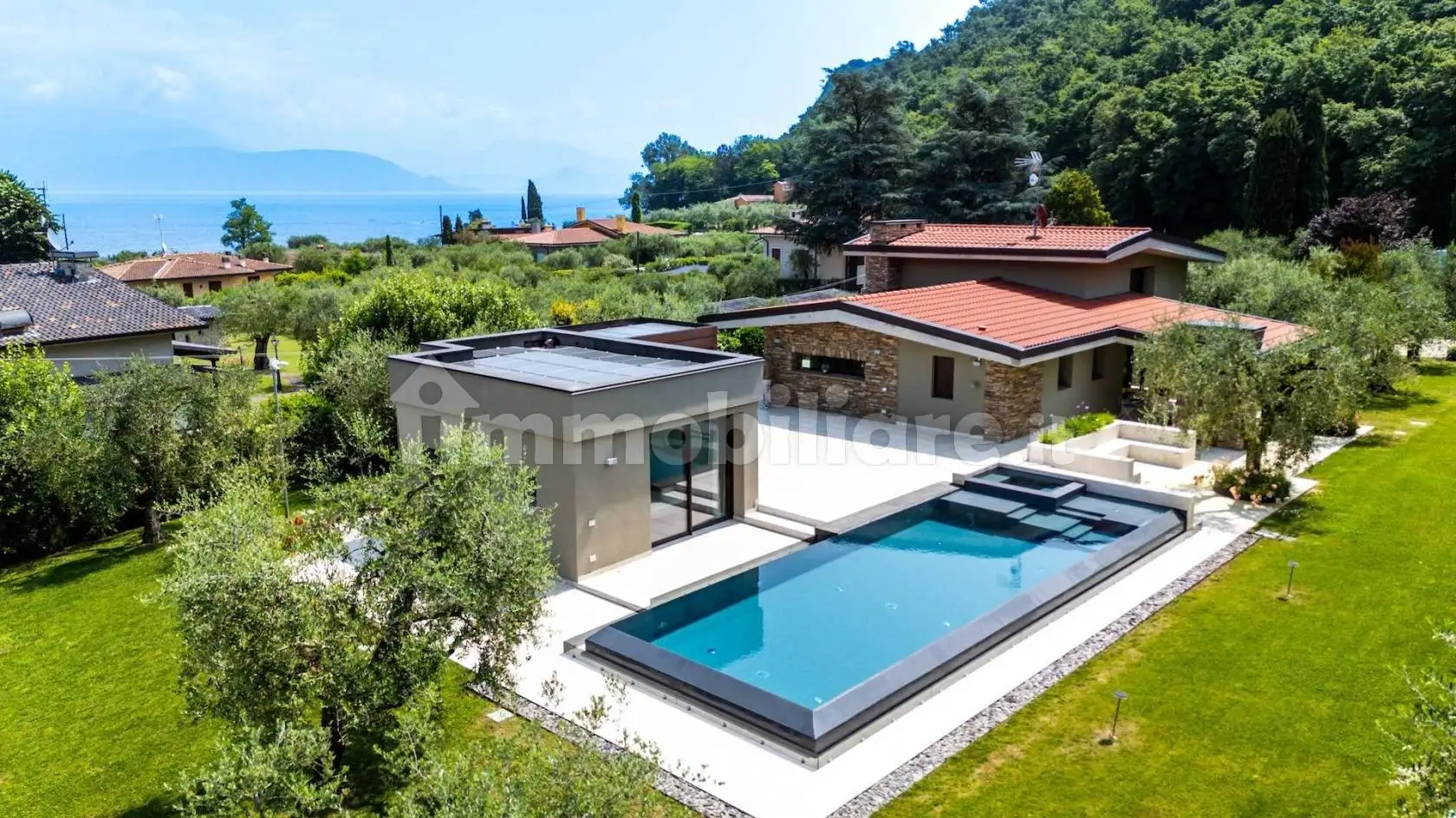 Villa in vendita a Manerba del Garda