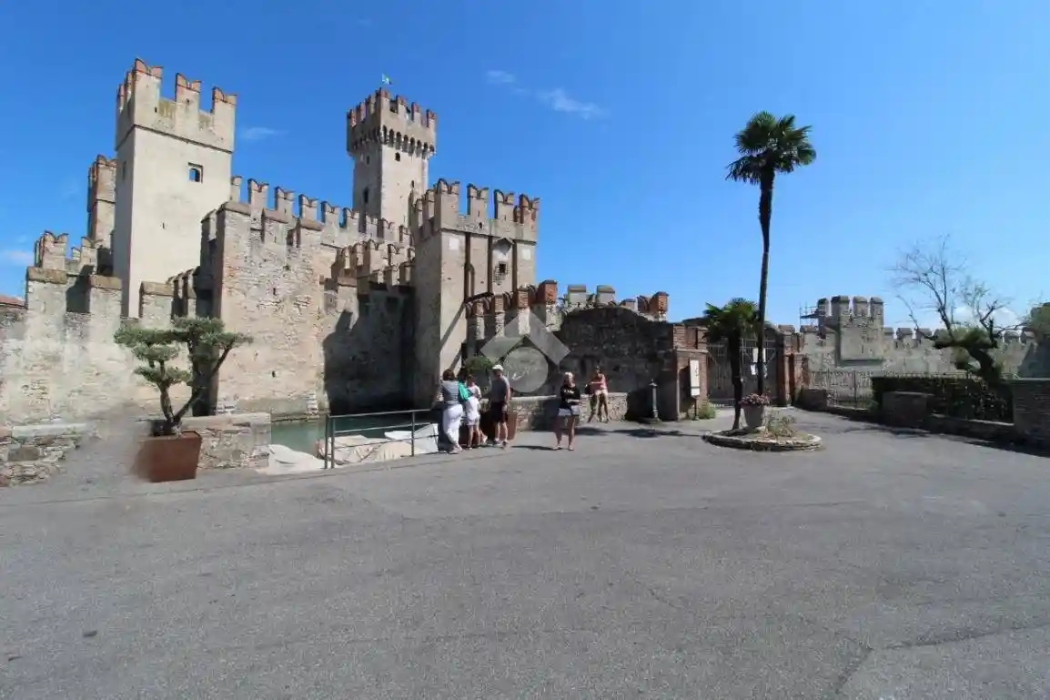 Palazzo - Edificio in vendita a Sirmione