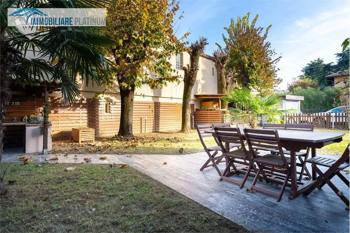 Villa in vendita a Sovico