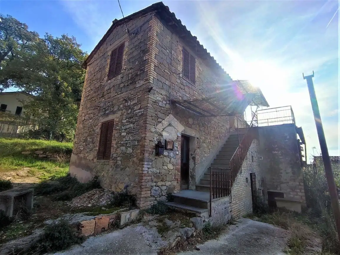 Rustico - Casale in vendita a Perugia