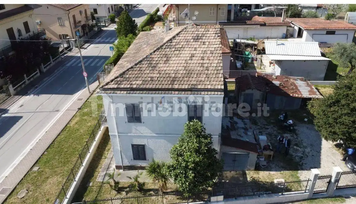 Appartamento via Gabriele D'Annunzio, Alanno - foto 4