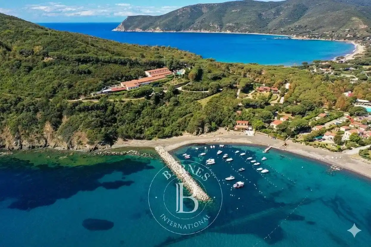 Palazzo - Edificio in vendita a Capoliveri