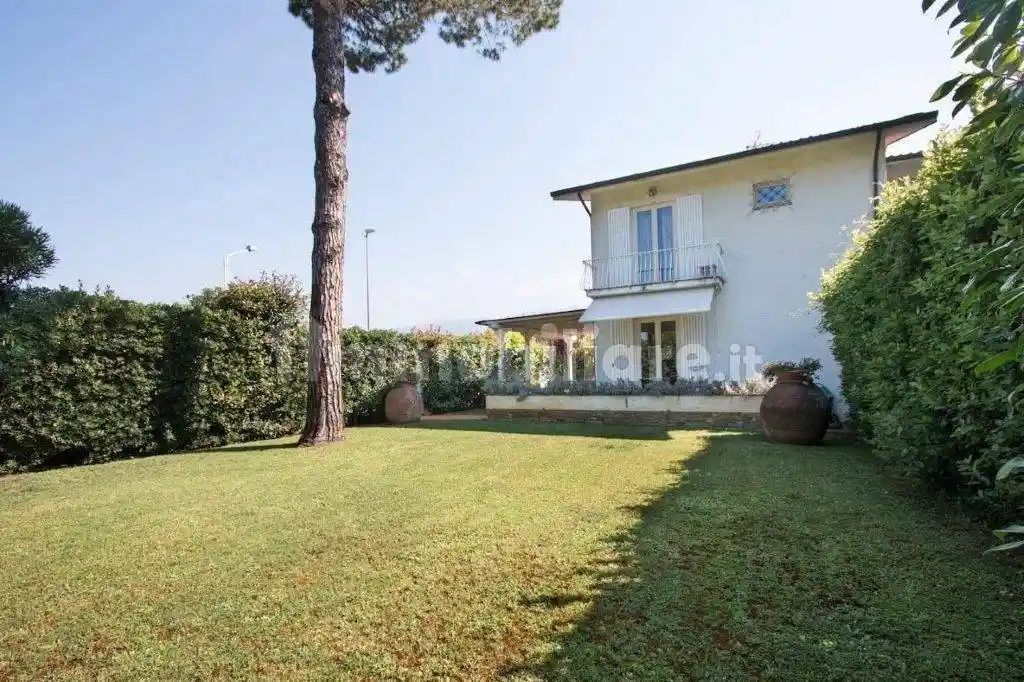 Villa in vendita a Forte dei Marmi