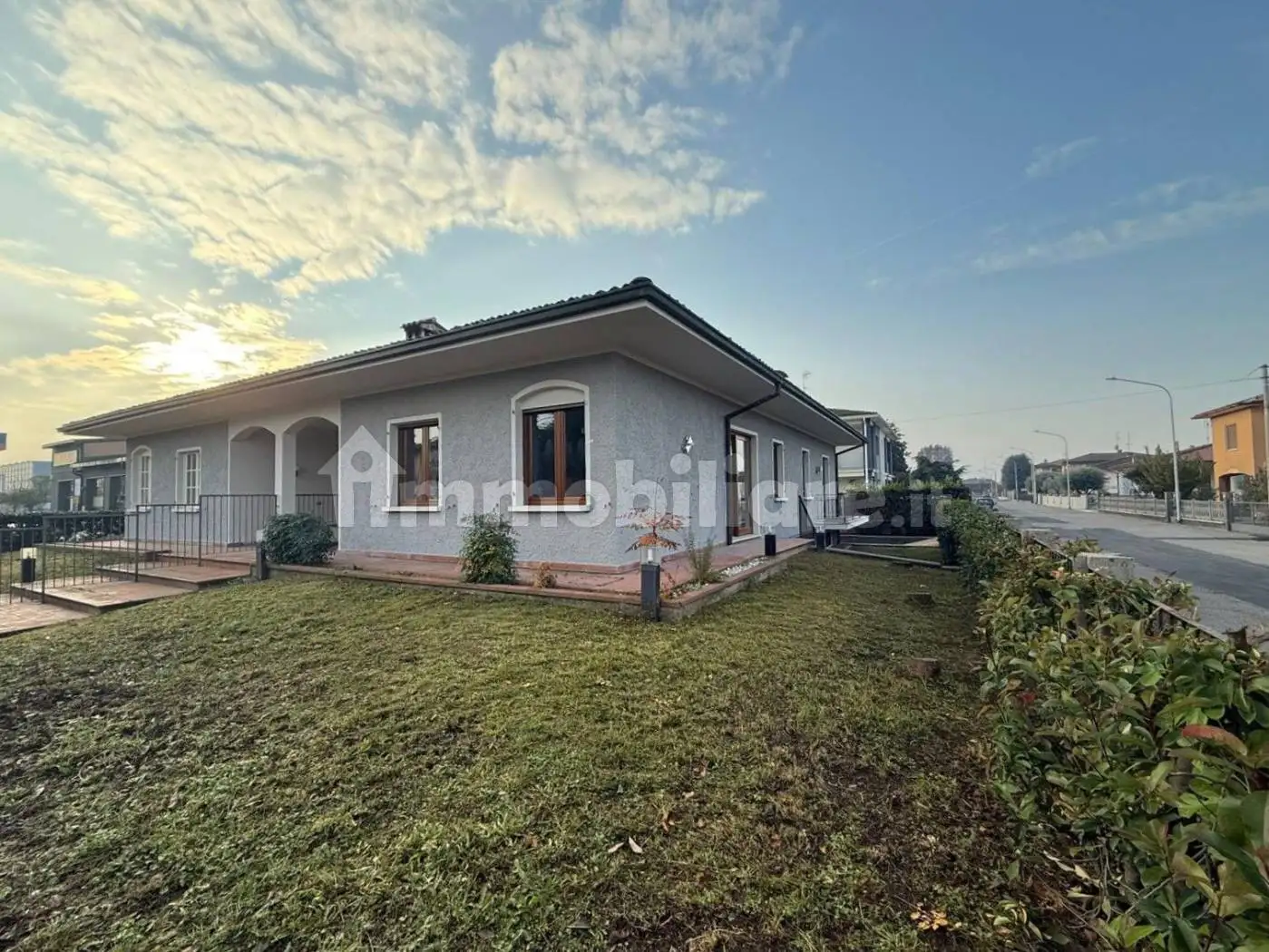 Villa in vendita a Verolavecchia