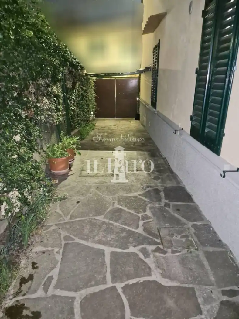 Casa indipendente in vendita a Campi Bisenzio