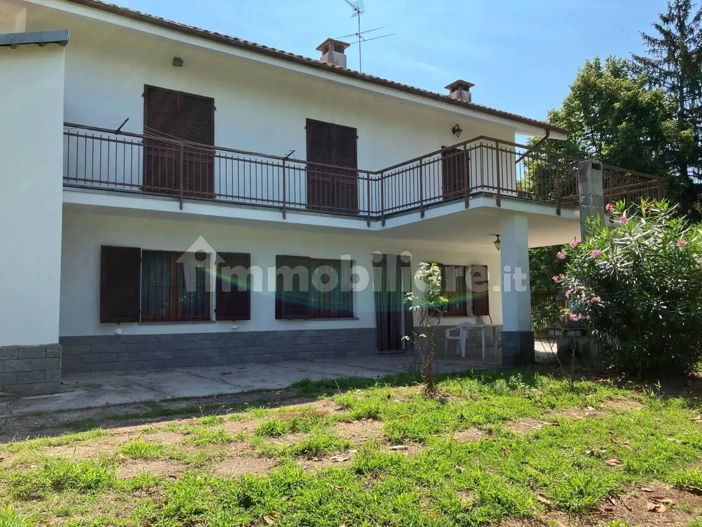 Villa in vendita a Vezza d'Alba