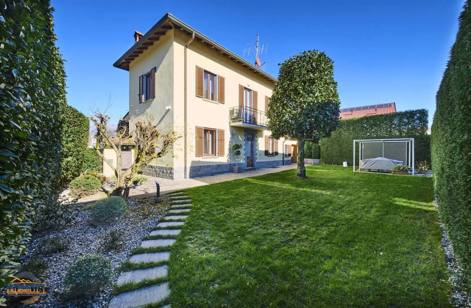 Villa in vendita a Brivio