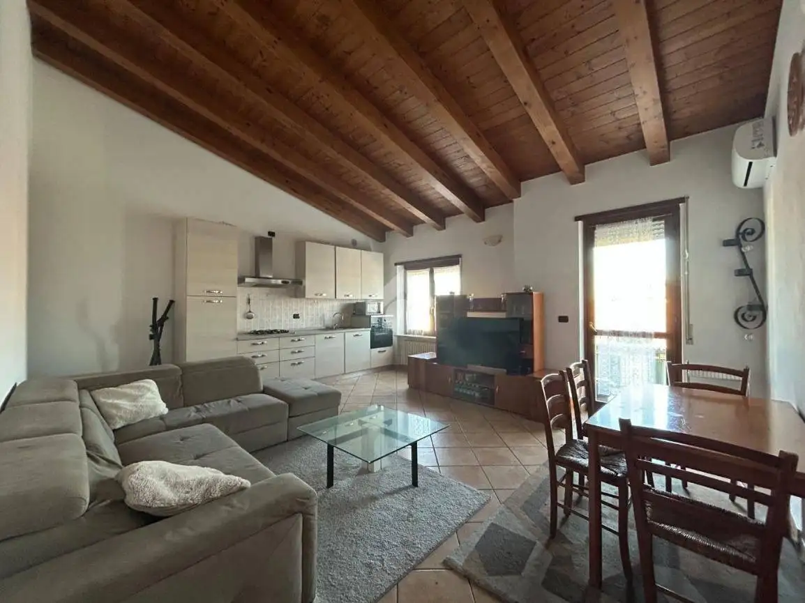 Bilocale ottimo stato, secondo piano, Centro, Erbè - foto 4