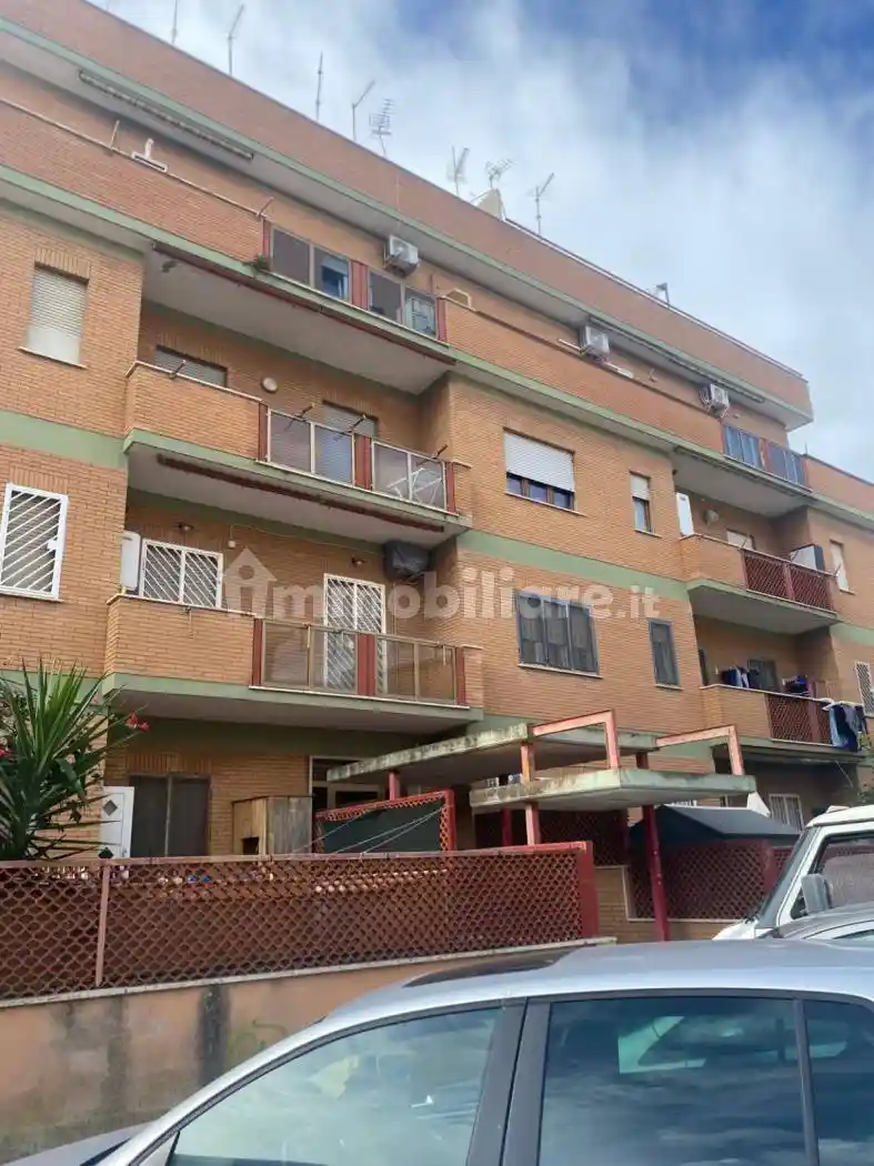 Palazzo - Edificio in vendita a Pomezia