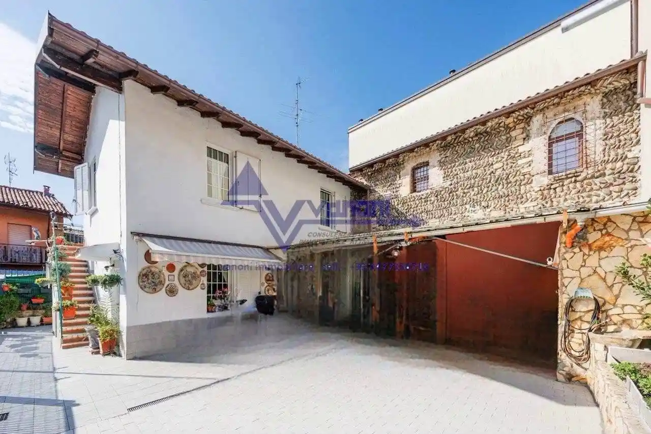 Villa in vendita a Azzano San Paolo