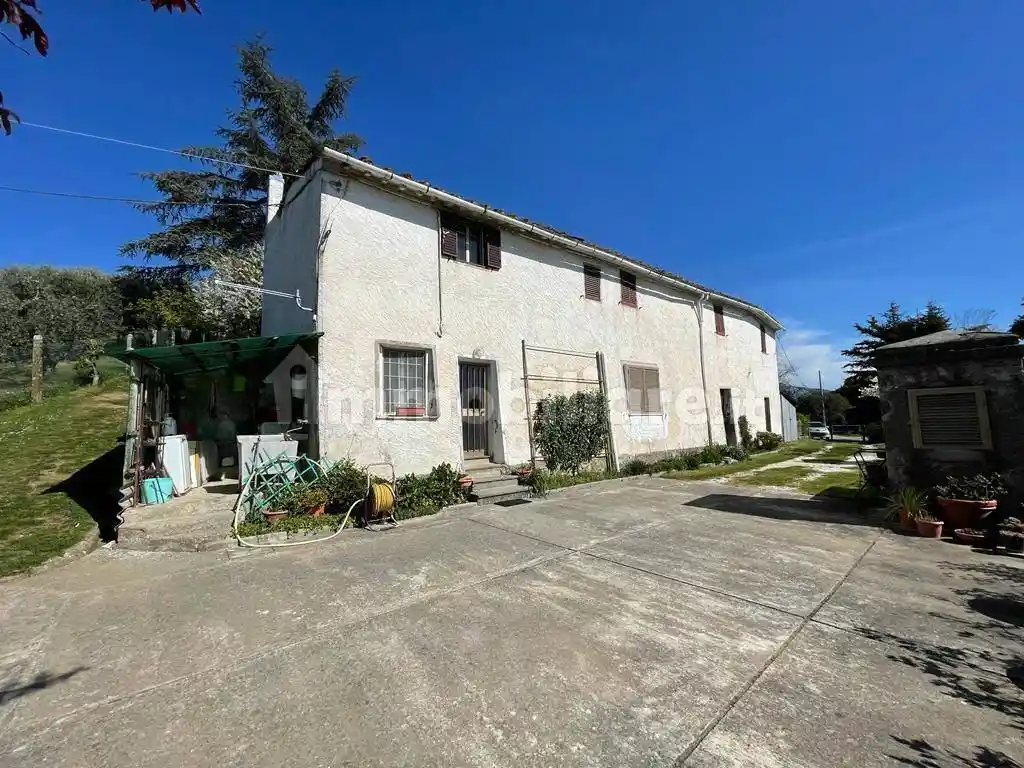 Rustico - Casale in vendita a Uzzano