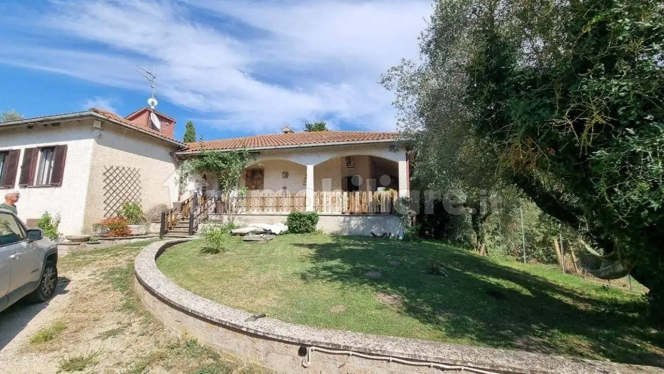 Villa in vendita a Viterbo