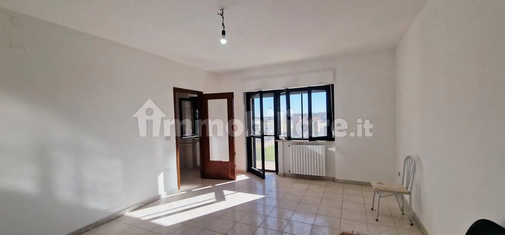 Trilocale buono stato, terzo piano, Carapelle - foto 2