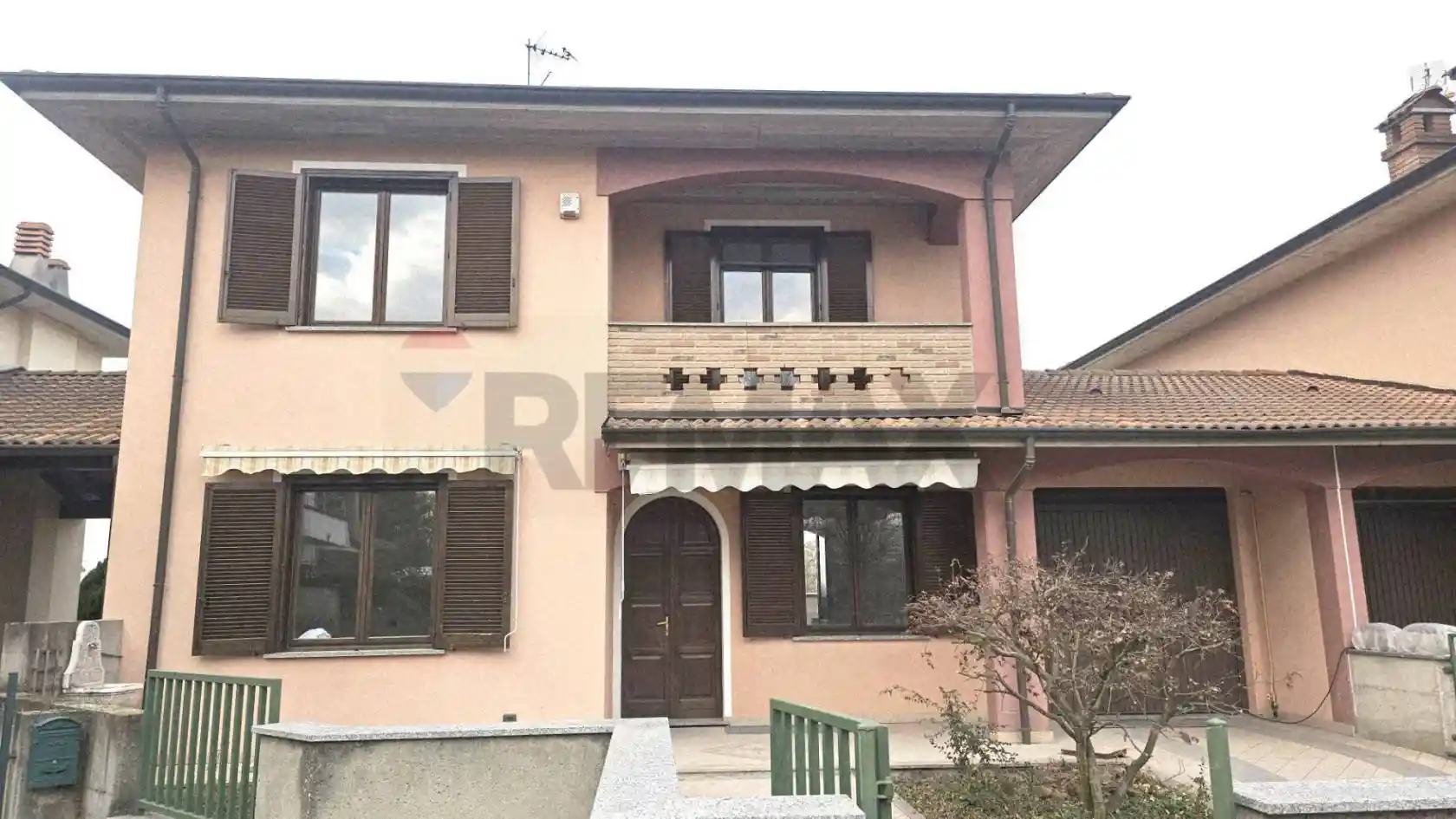 Villa in vendita a Sannazzaro de' Burgondi