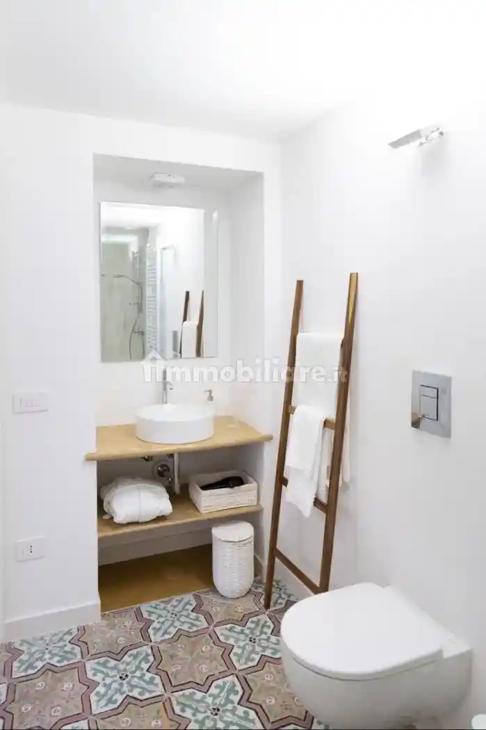 Trilocale via Francesco Crispi 51, Piazza Amedeo - Parco Margherita, Napoli - foto 2