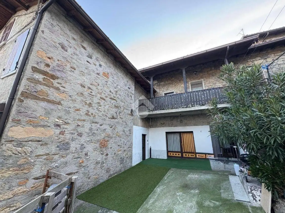 Casa indipendente in vendita a Rogno