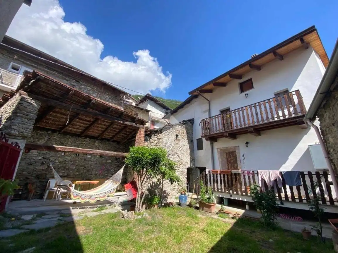 Casa indipendente in vendita a San Didero