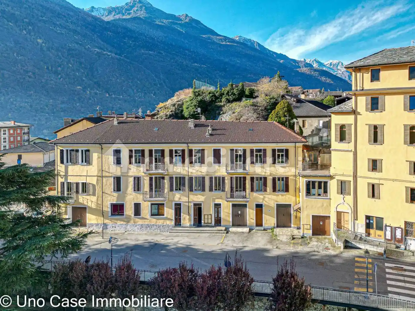 Quadrilocale via Martiri della Libertà 10, Centro, Chatillon - foto 3