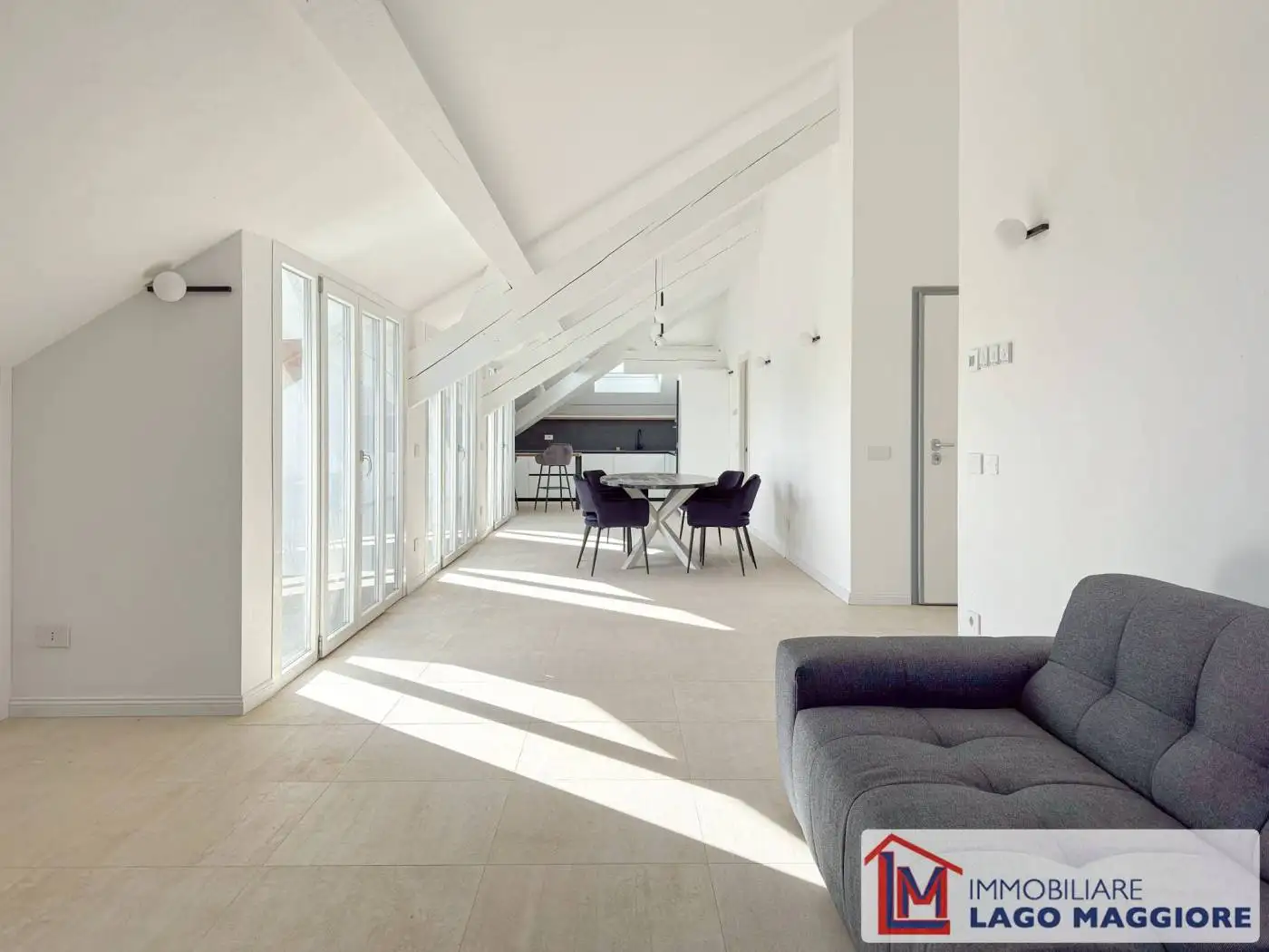 Attico - Mansarda in affitto a Angera