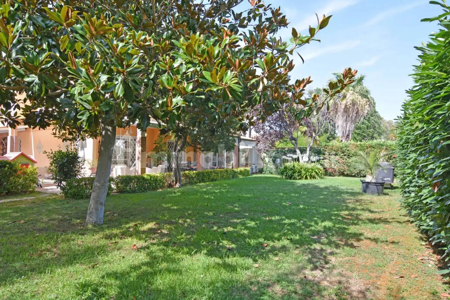 Villa plurifamiliare in vendita a Roma