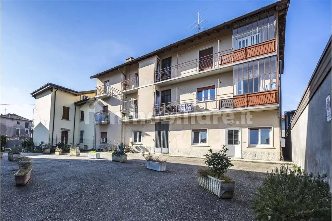 Appartamento in vendita a Gazzada Schianno