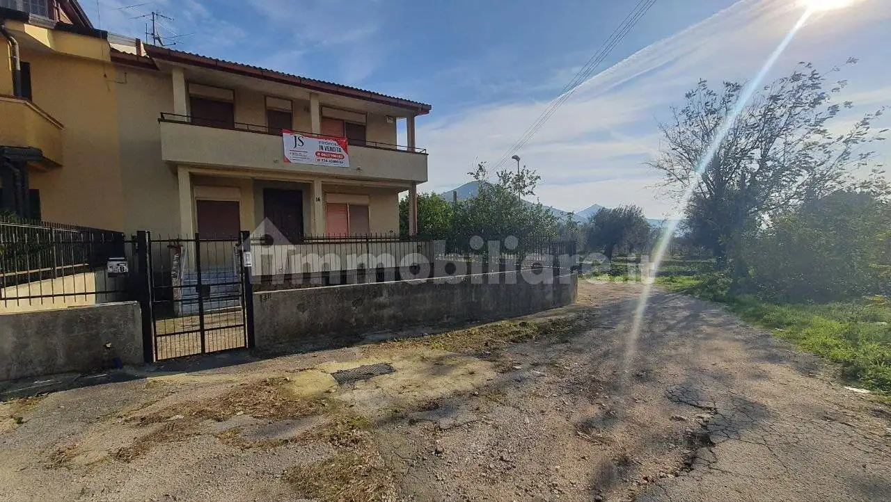 Villa unifamiliare via Gaetano Donizetti, Centro, Bellona - foto 2